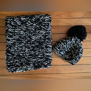 Roots snood and toque set